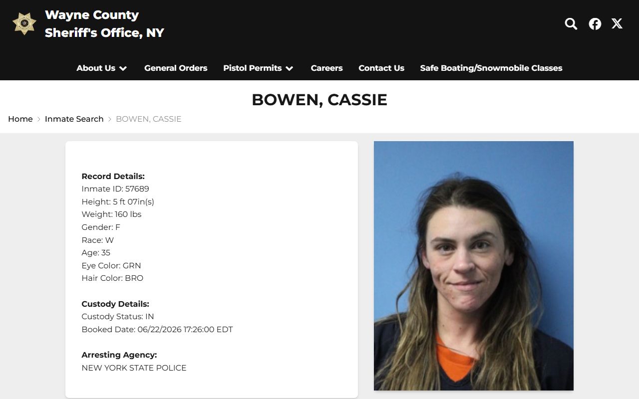 Sample Wayne County public inmate profile showing inmate name, mugshot, and VINELink status notification link